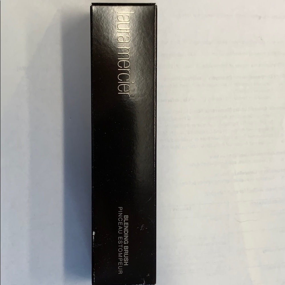 Laura Mercier blending brush NWT